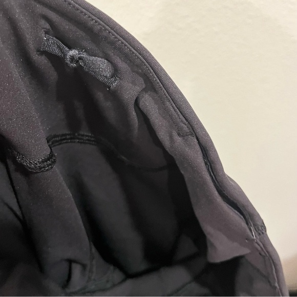 Lululemon black leggings size 4 with side leg pockets back pocket and panels - Picture 12 of 13